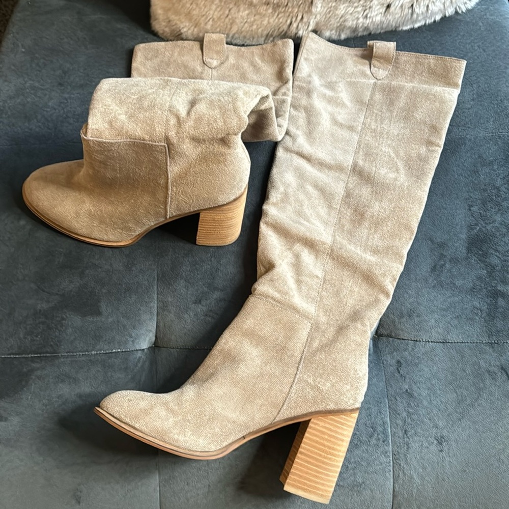 Tall tan suede boots! Size 10!